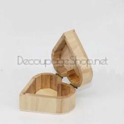 Дървена кутия за декупаж с формата на сърце - 9,0 х 8,5 х 4,7 см.